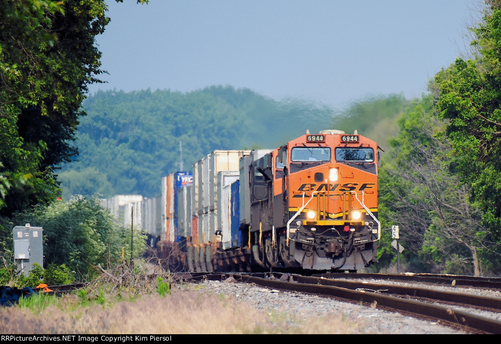 BNSF 6944